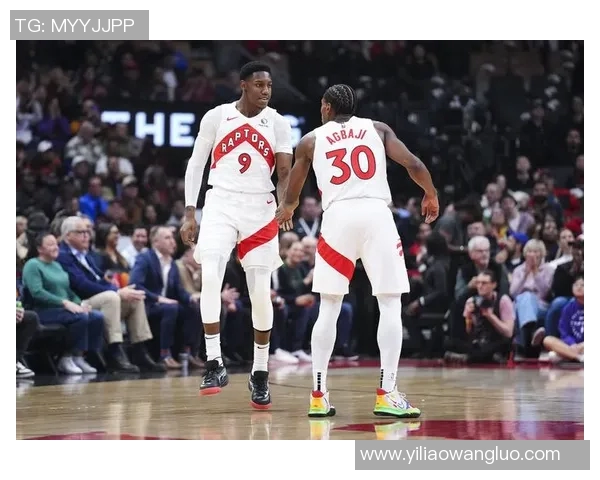 猛龙战胜黄蜂珀尔特尔贡献24分12篮板马威与奎克利联手助力球队胜利