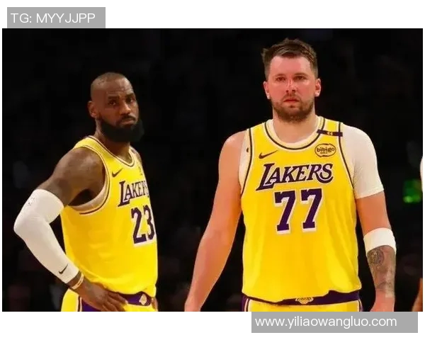 湖人队与黄蜂队季后赛激战回顾与精彩瞬间分析